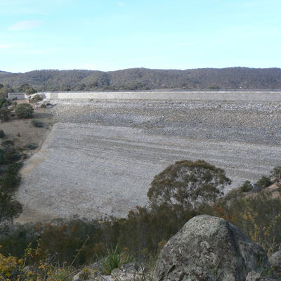 A view of the dam wall from the road up to the carpark
