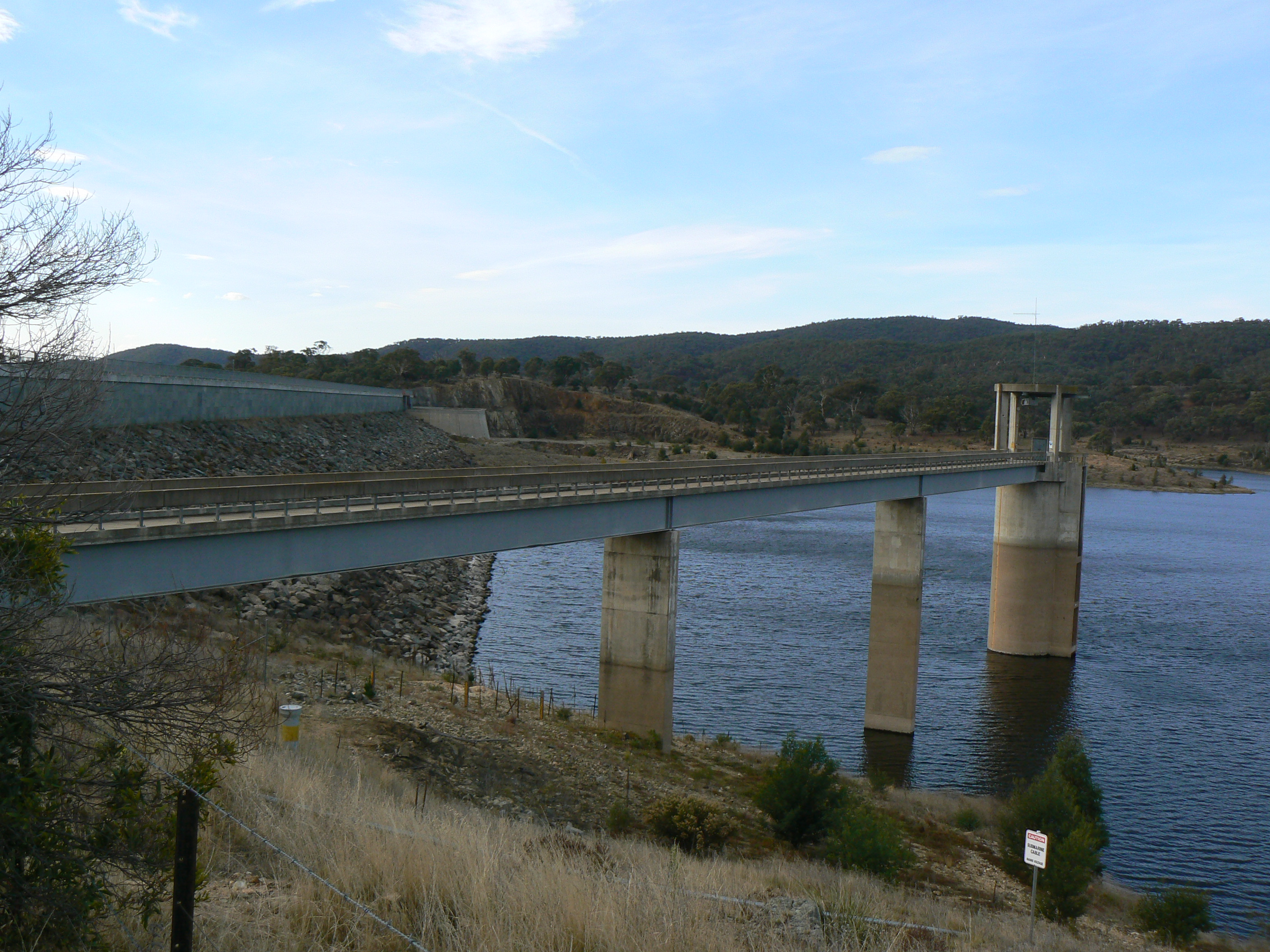 The outlet tower, with the dam wall in the background.