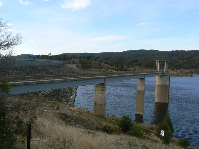 The outlet tower, with the dam wall in the background.